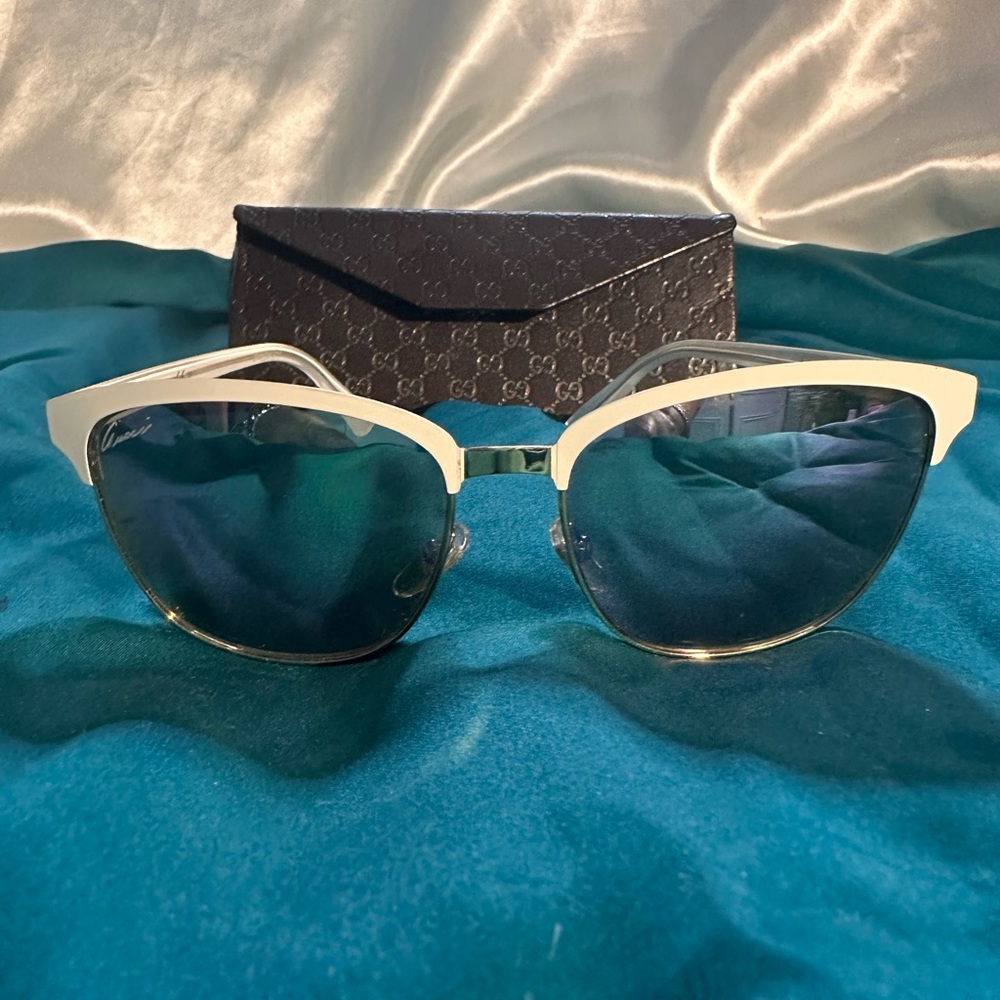 Gucci Mirrored Cat Eye Sunglasses wCase